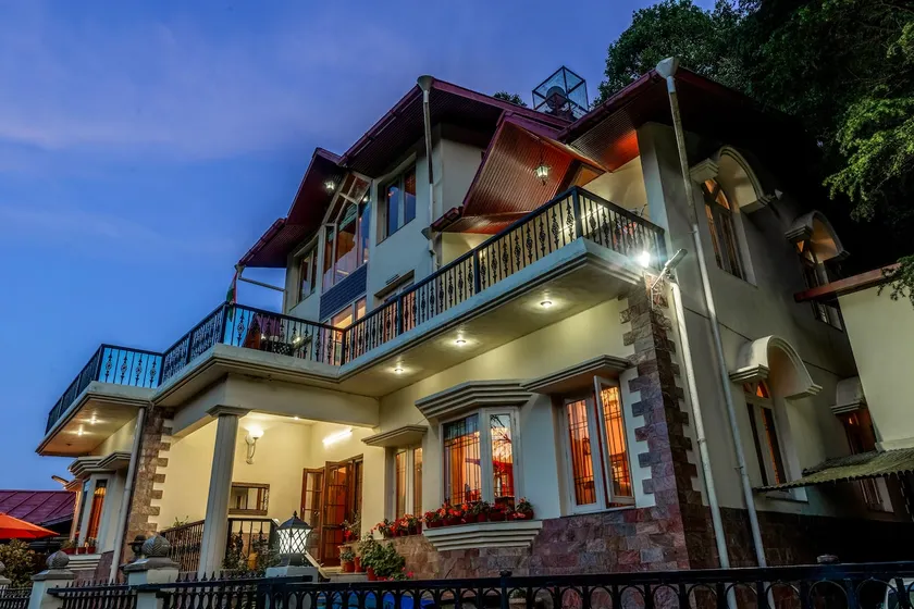 3 bhk Hilltop Villa W/ Lounge & Terrace - Image 1