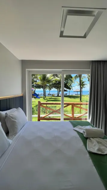 Coral Paradise, 3/4 with oceanfront garden - Image 1