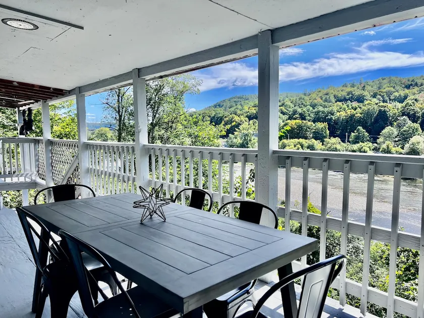 Breathtaking Riverview Condo w/ Private Balcony: A - Image 1