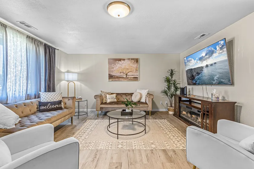 Beautiful & Comfortable Home in Central Point - Image 1