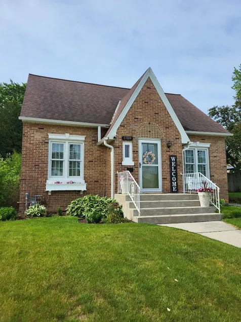 Maritime Masterpiece with Historical Charm - Image 1