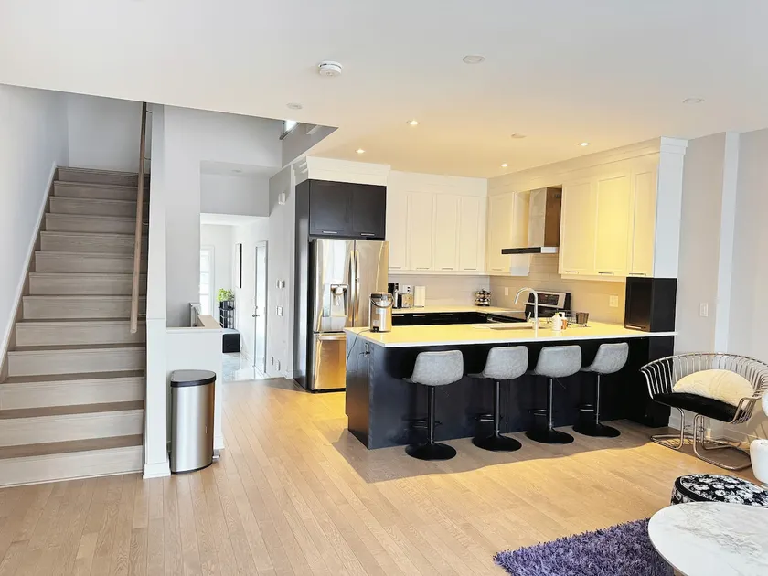 New Cozy Luxury House Hostel in Ottawa - Image 1
