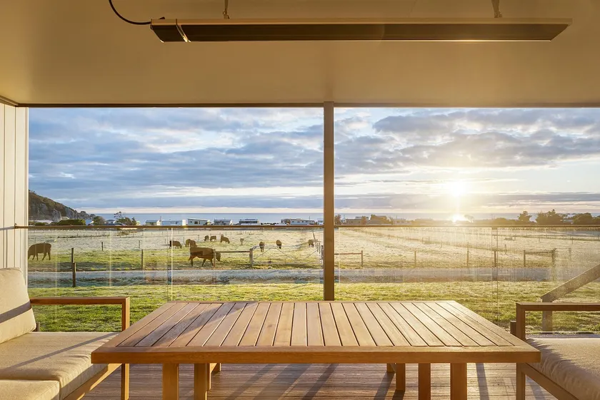 Exceptional home with stunning sea views - Image 1
