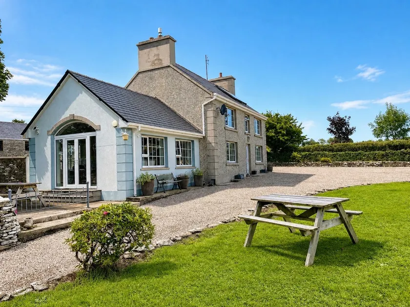 Restored Wild Atlantic Way Farmhouse with sea view - Image 1