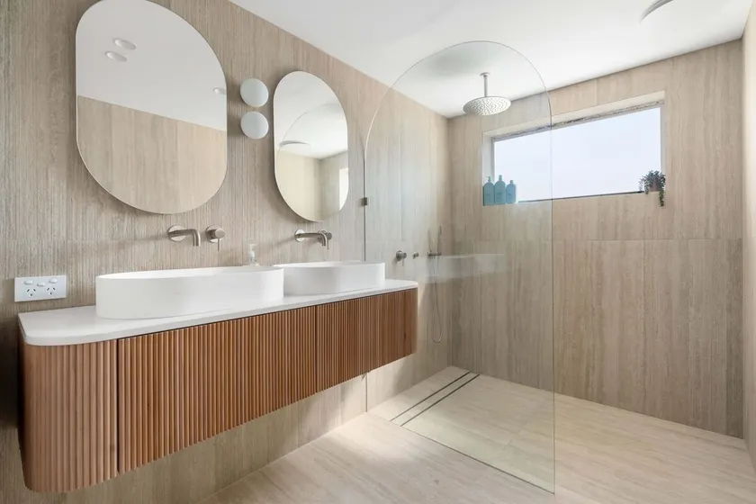 Direct Ocean Front Apartment - Image 1