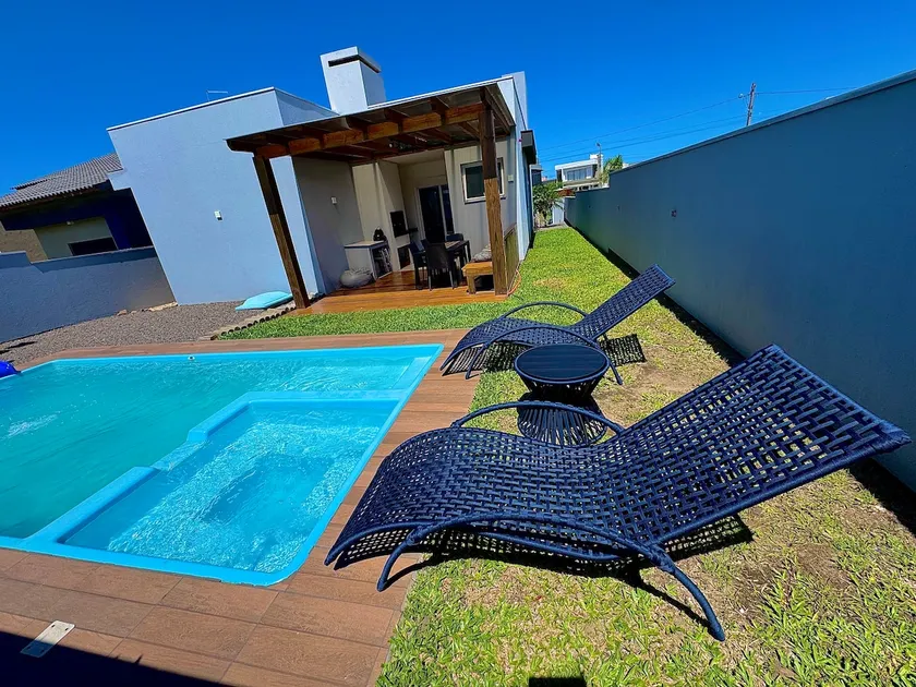 Luxury house with pool - Image 1