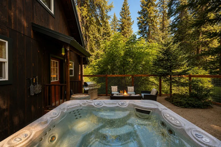 Hike-Golf-Fish-Lake Nearby | Hot Tub | Dogs | BBQ - Image 1