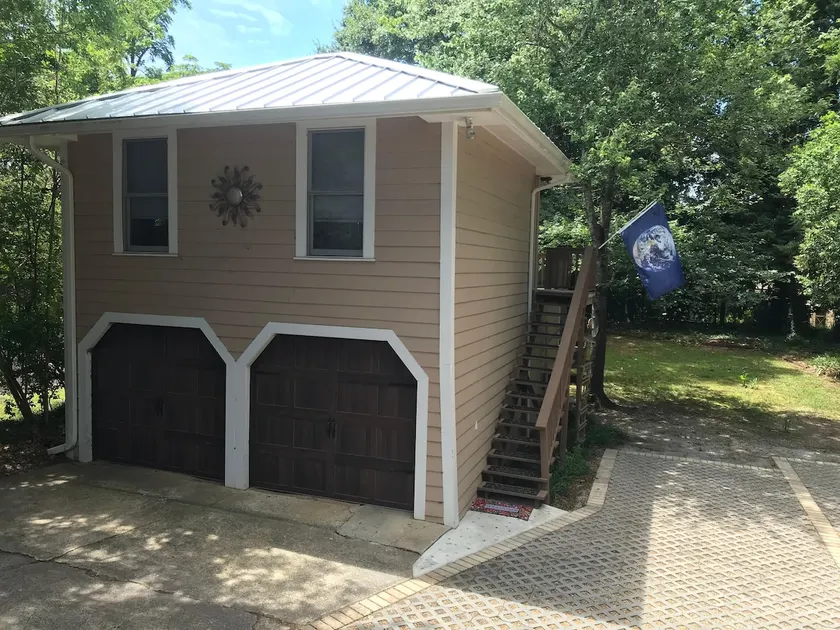 5 Points Garage Apt - Image 1