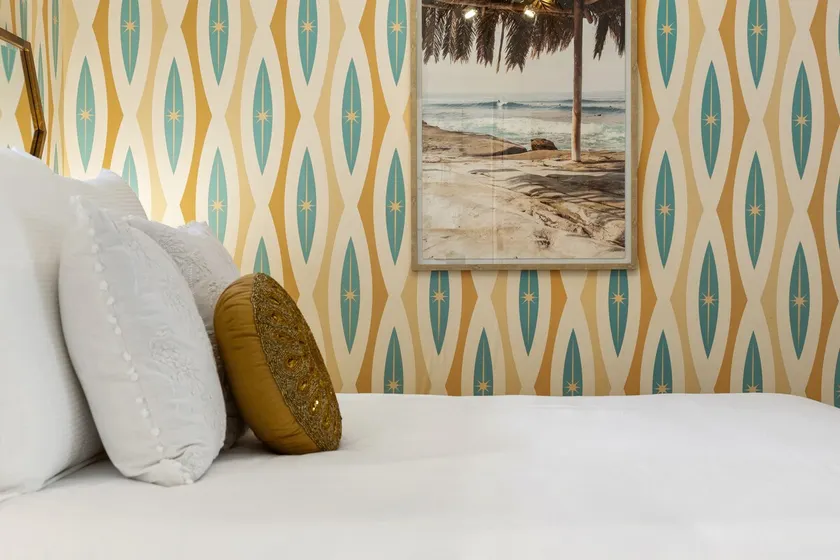 KING Bed + 3 miles to AMI Beaches + Beach Gear! - Image 1