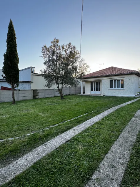 Auntie's House - Image 1