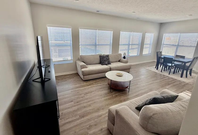 The Magnolia- Elkhorn townhome- garage - Image 1