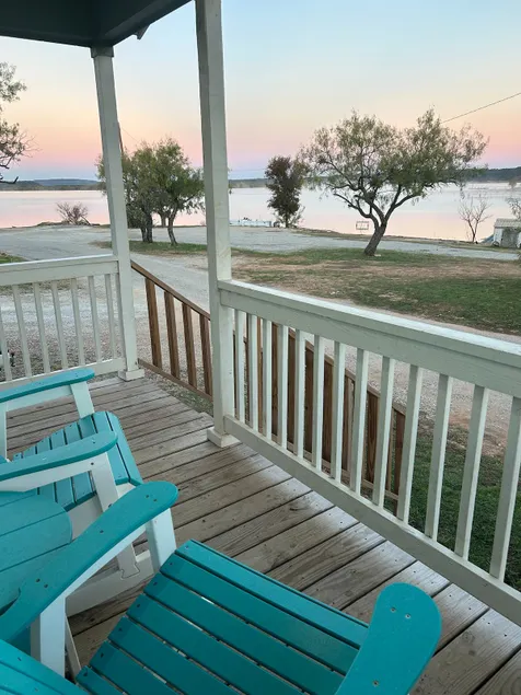 PK Lake Getaway • 8 Min to Rocker B • Sunset Views - Image 1