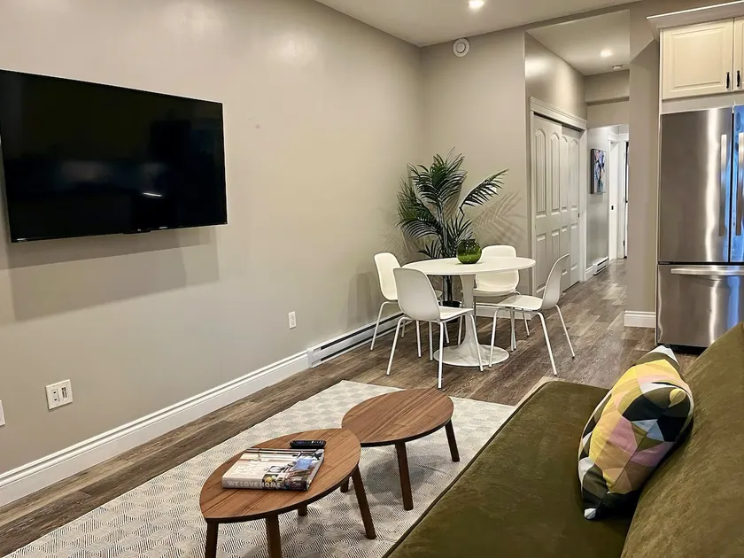 2 Bdrm, 2 Bath - Beautiful and Centrally located! - Image 1