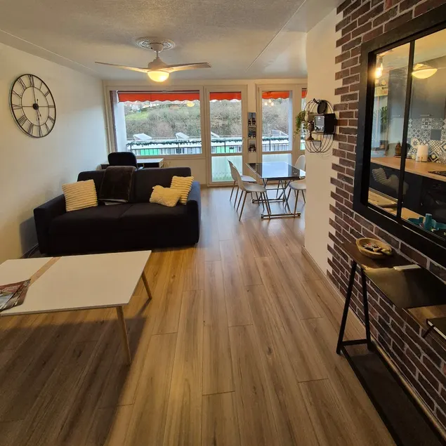 Cozy 2-room, secure parking - Image 1
