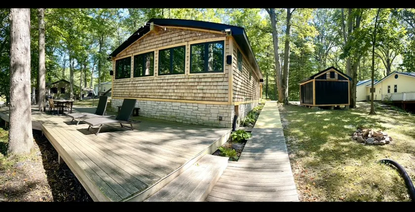 Cottage on Lake Holiday - Image 1