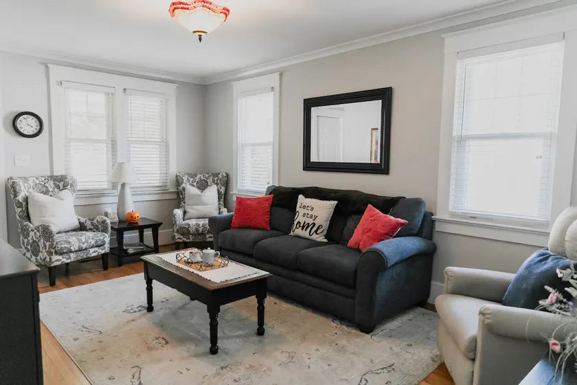 Lovely Home in Quiet Neighborhood Near Dow Garden - Image 1