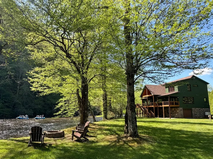New Riverfront Retreat: Privacy/Views/Dog-friendly - Image 1