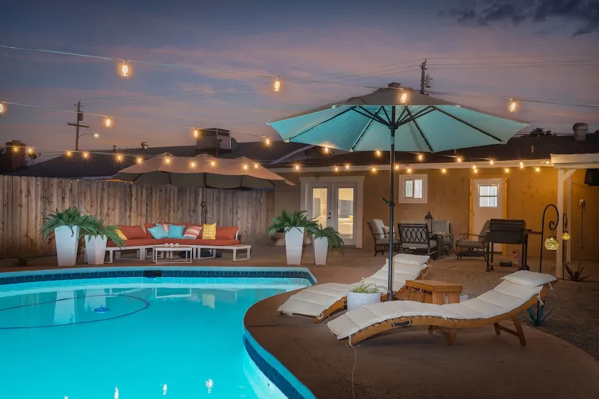 The zen den with jacuzzi, tiki bar & fire pit - Image 1