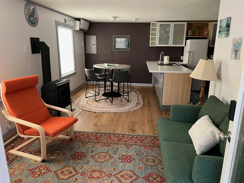 Hikes and History Cozy Stay - Image 1