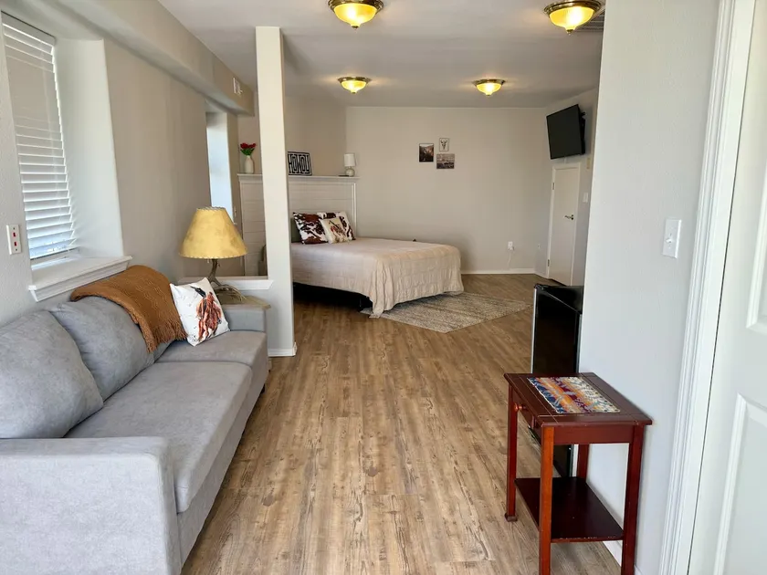 Cozy Pendleton Studio Hideaway - Image 1