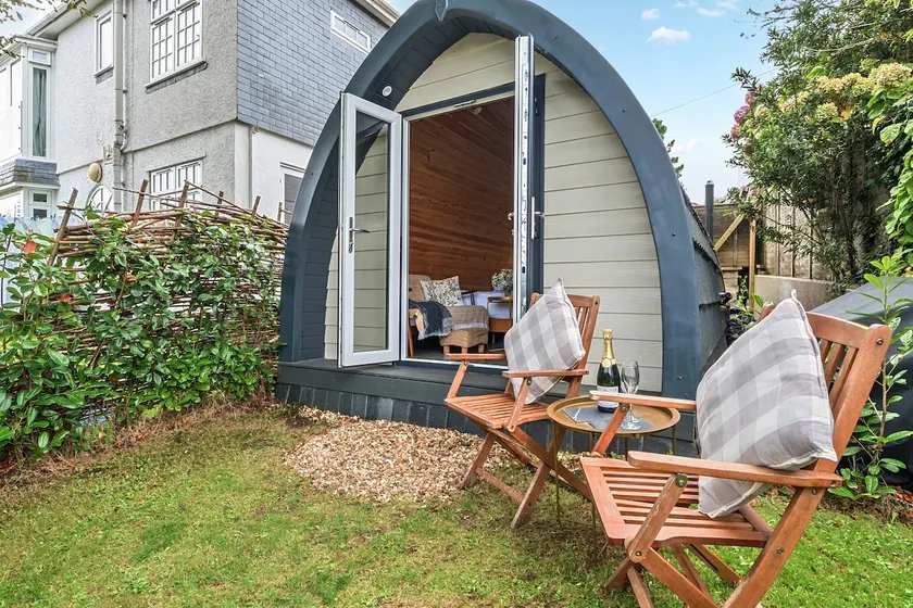 Beautiful and Cosy Garden Pod Saintives - Image 1