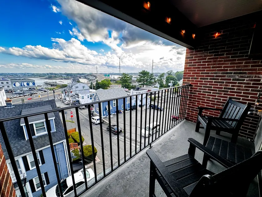 #1 Top Flr Waterview|Lux Design|Pvt Balcony - Image 1