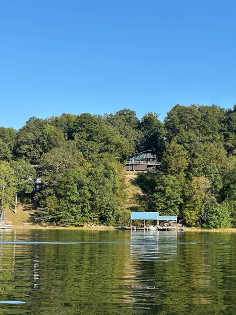 Cozy Sunset Lakehouse - Image 1