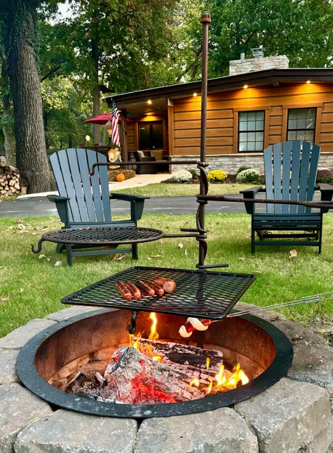 Cozy Family Cabin Lake View Fire Pit•Private Park - Image 1