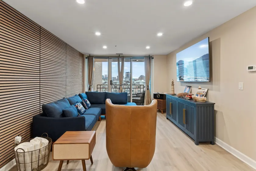 Luxury Harborplace Condo Near Orioles, Ravens, M&T - Image 1