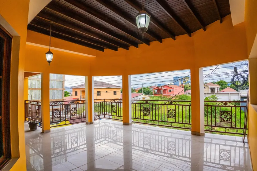 Golden Valley Luxury House - Image 1