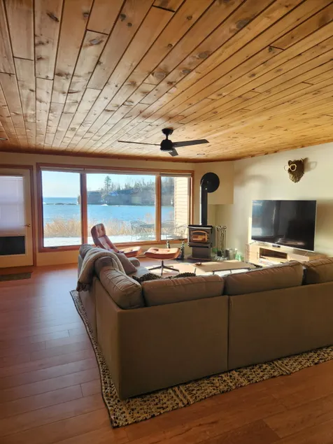 Lake Superior Retreat: Waterfront Views + Access - Image 1