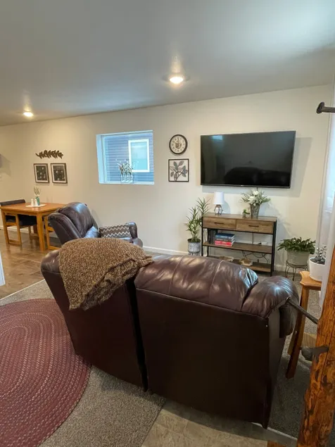 Cozy Shop House - Image 1