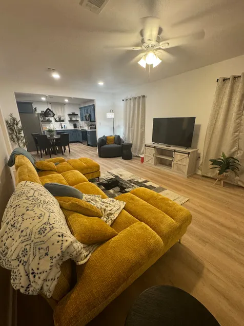 The Johnson~2 Queen bed 1bath home in Port Neches - Image 1