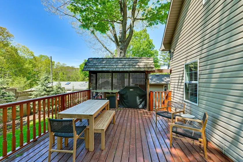 Walk to the Beach: Pet Friendly w/ Fire Pit! - Image 1