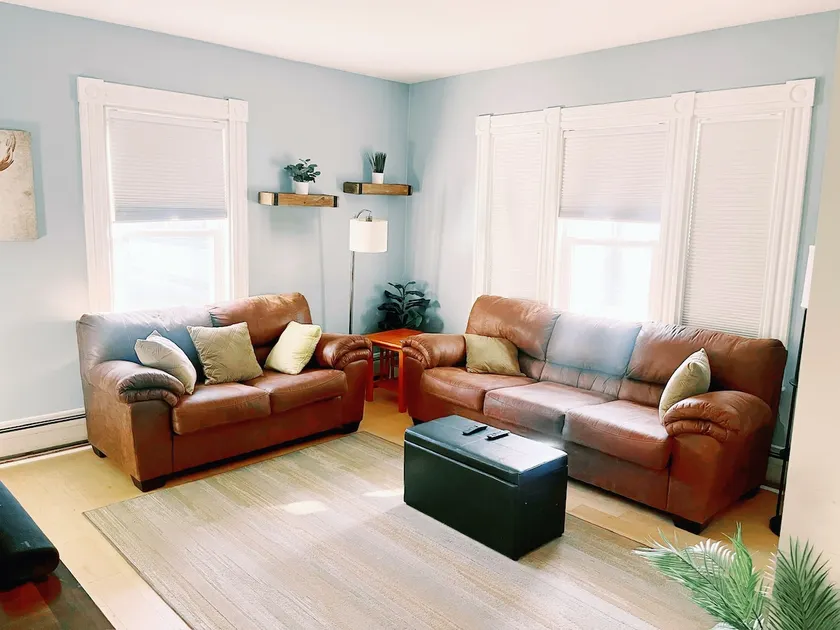 Cozy 1BR Apt Near City Center - Image 1