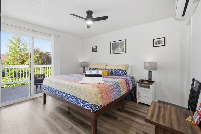 Walkable Upstairs Studio w/King Bed, AC, Fast WiFi - Image 1