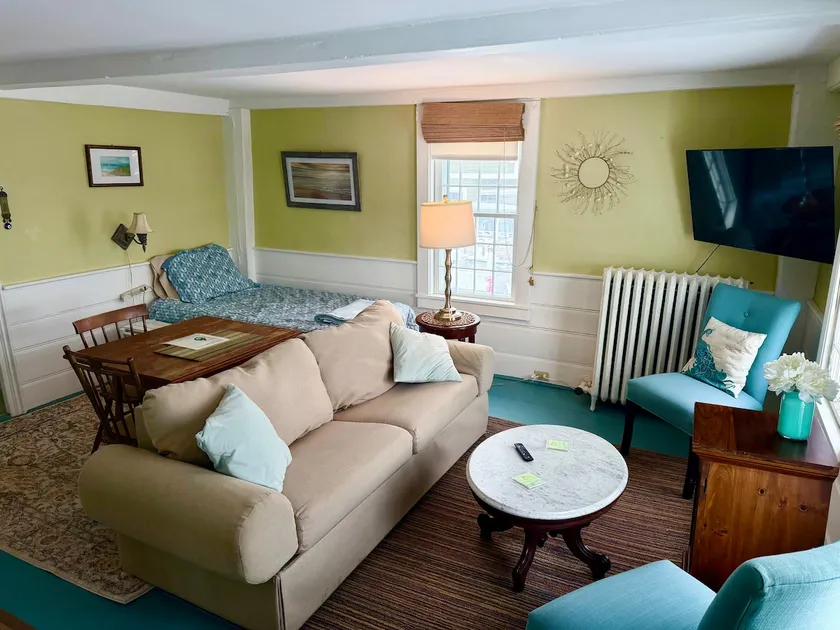 ”Island Home” 1 BR Suite w/Harbor View- downtown - Image 1