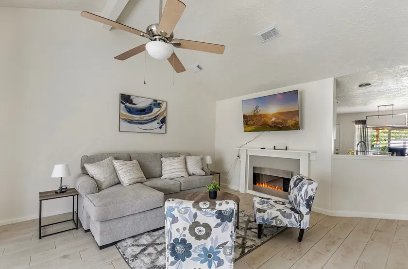 Peaceful 2 Bed/1 Bath Home between I-45 & IAH - Image 1
