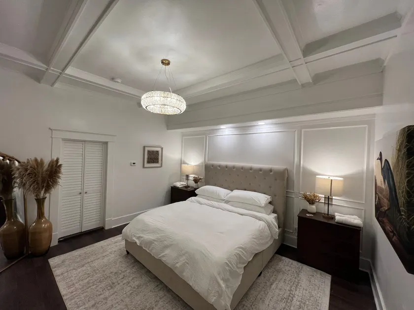 Dover Bluff Retreats | The Monroe Suite - Image 1