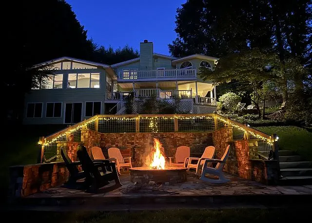 Living the Dream- Lakefront-Dock - Image 1