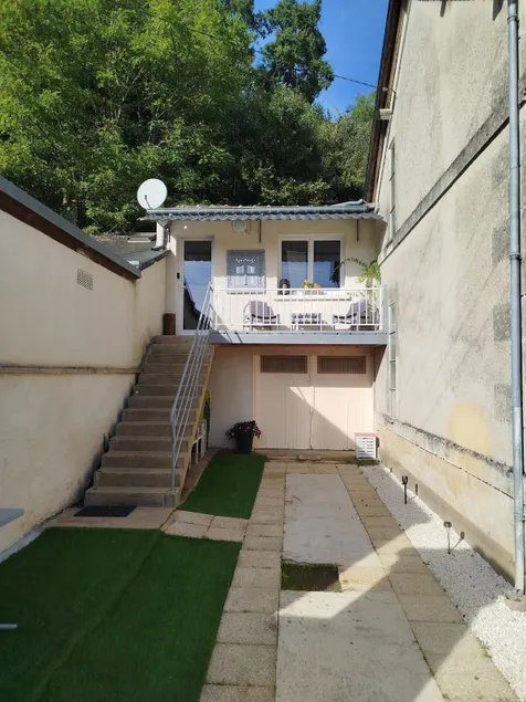 “Au bo Coteau” Atypical raised maisonette - Image 1