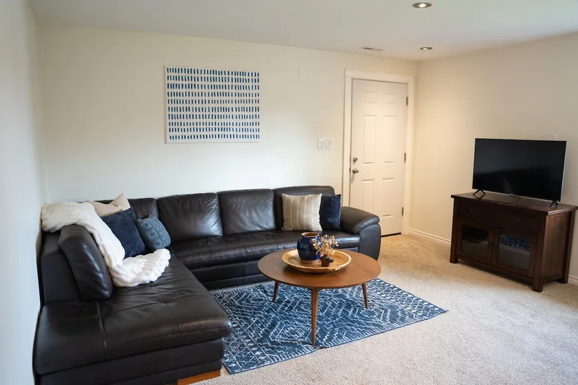 Quiet Pet-Friendly Home Near Autzen - Image 1