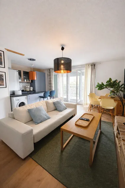 Cozy Bordeaux getaway near tram & city center - Image 1