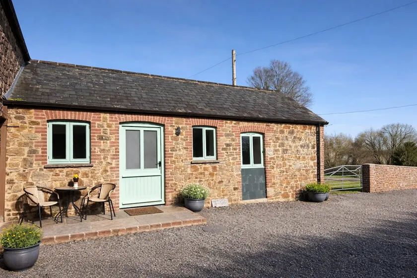 Wisteria Cottage - Image 1