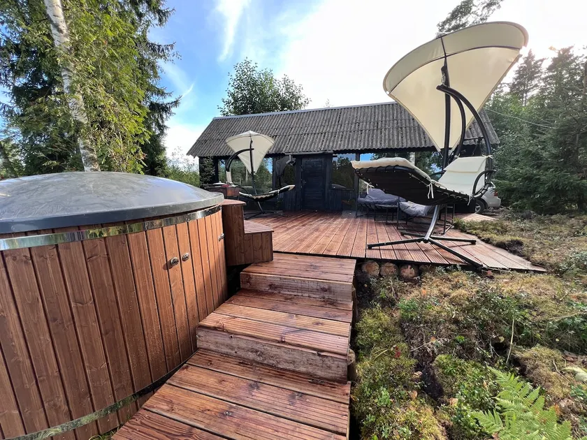 Black house in the forest with Hot Tube and Home theater for movies - Image 1