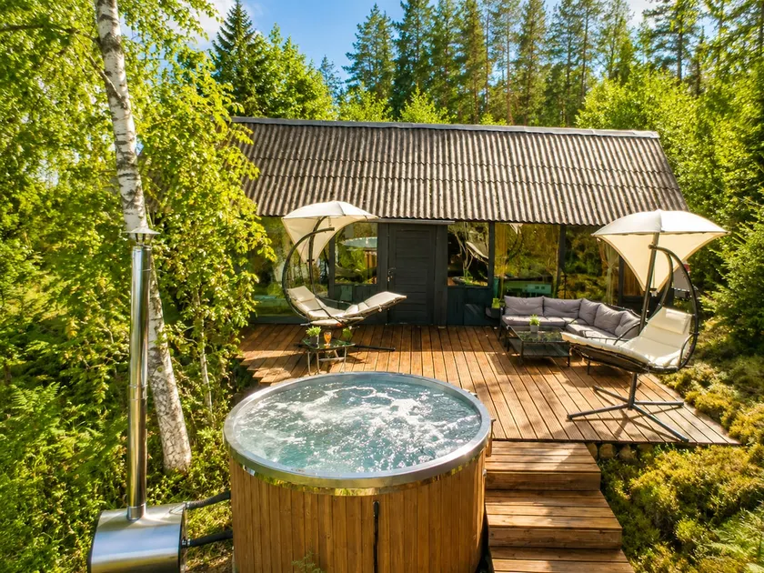 Black Forest Cabin with Hot Tub, Cinema, Lake & Deer Park - Image 1