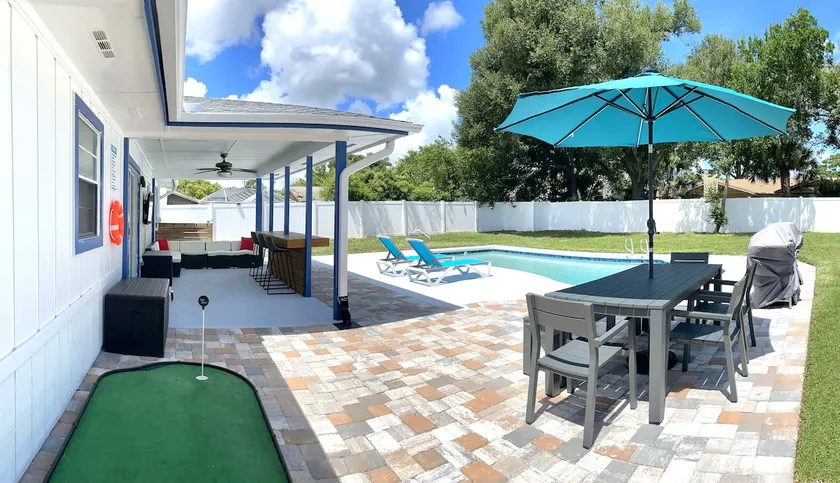 Beach House, Pool, Garage, 10 Min to Beach - Image 1