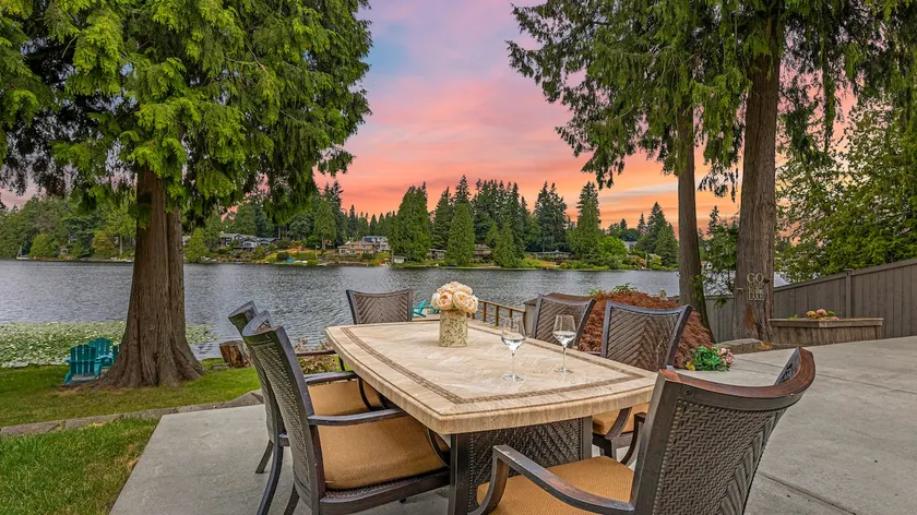 Lakefront Getaway with Kayaks - Image 1