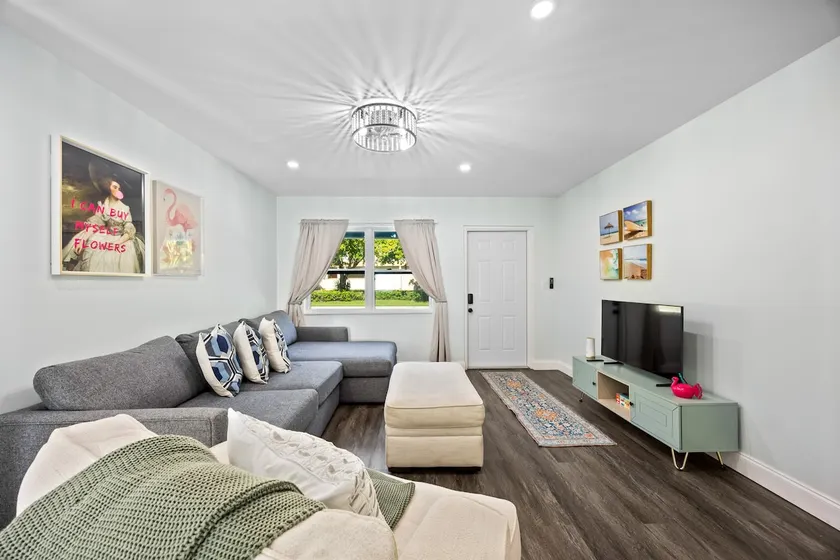 Beach:1 mile-FLL Airport:20 min-3bdroom/3full bath - Image 1