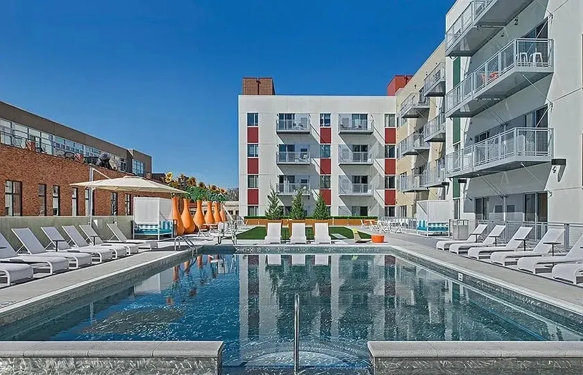 The Riviera Luxe Apartment | Rooftop Heated Pool - Image 1
